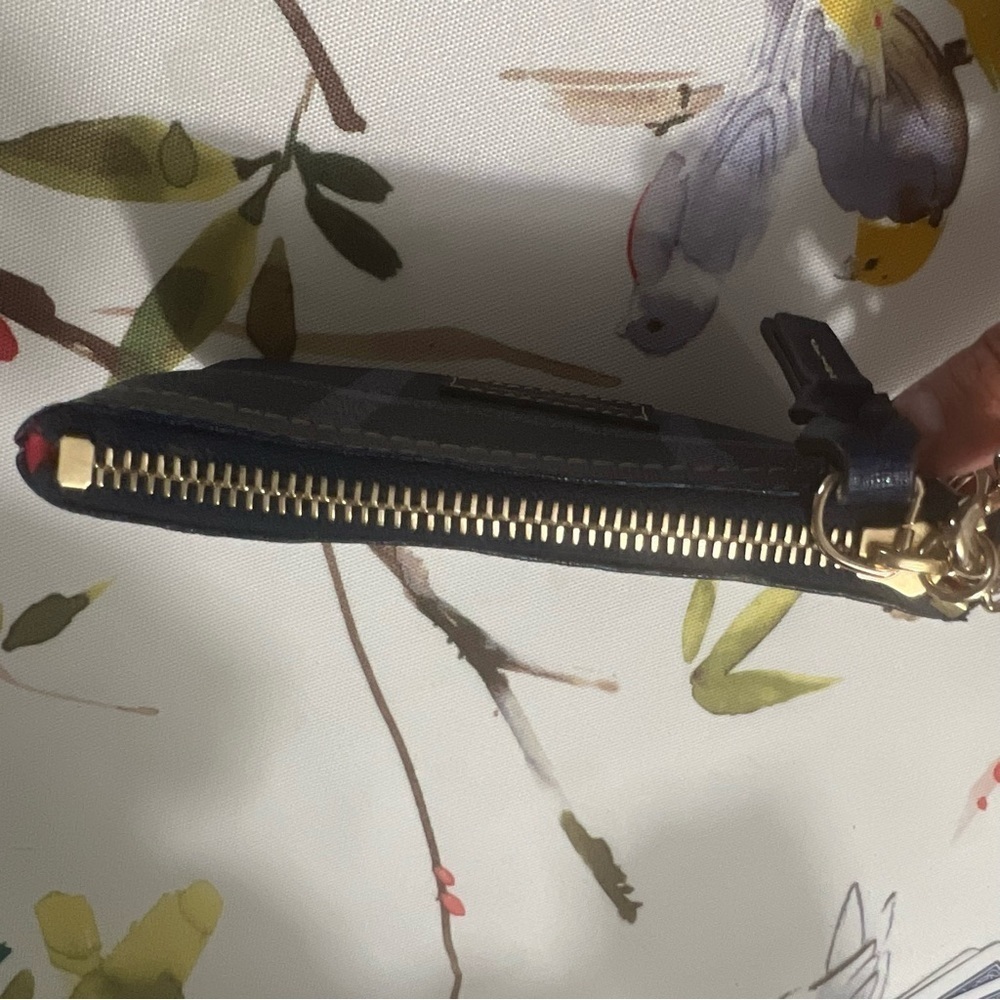Dooney & Bourke Wristlet NWOT - Picture 3 of 11